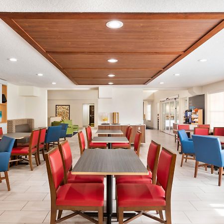 Holiday Inn Express & Suites Sarasota East By Ihg Exterior photo