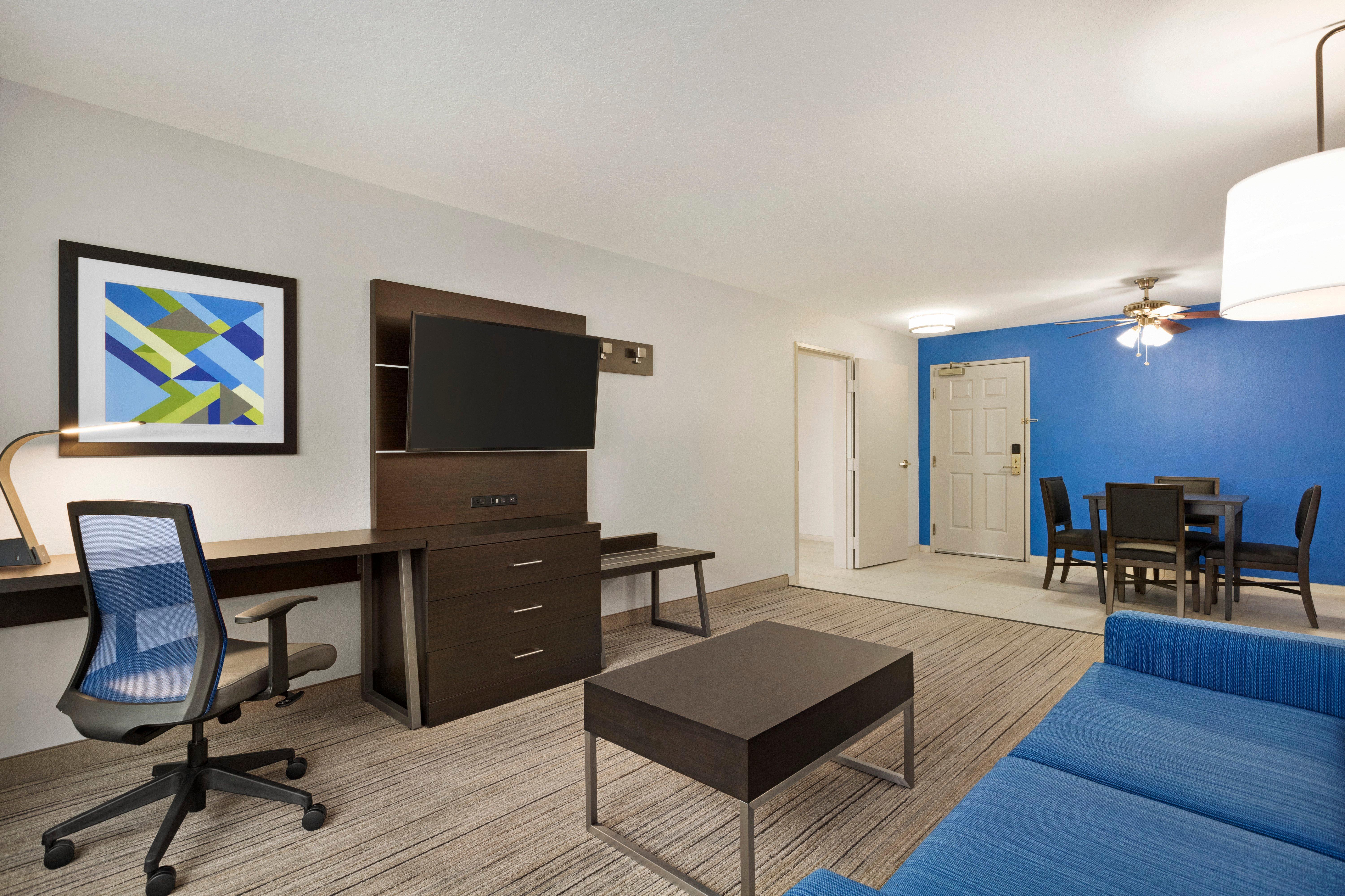 Holiday Inn Express & Suites Sarasota East By Ihg Exterior photo