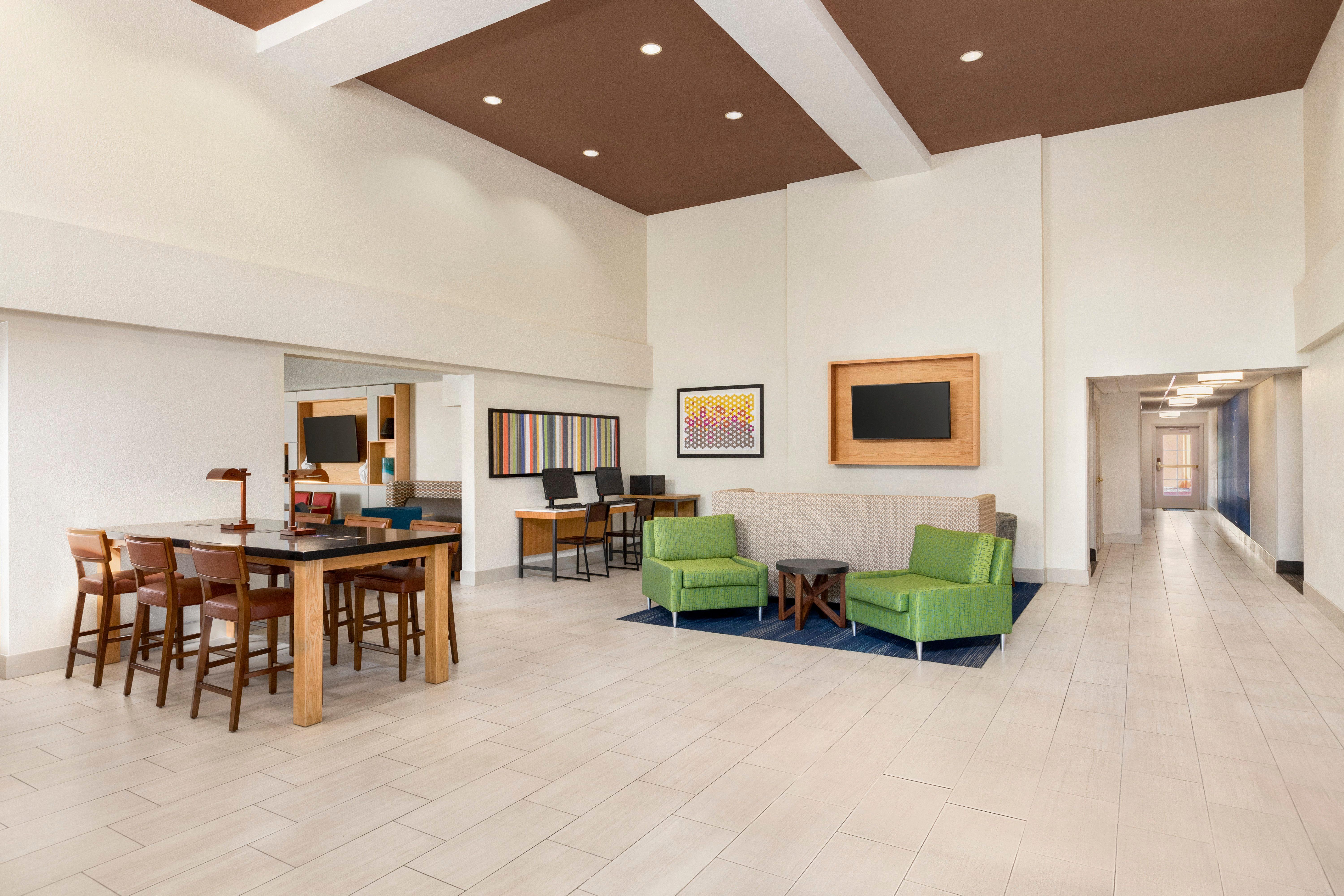 Holiday Inn Express & Suites Sarasota East By Ihg Exterior photo