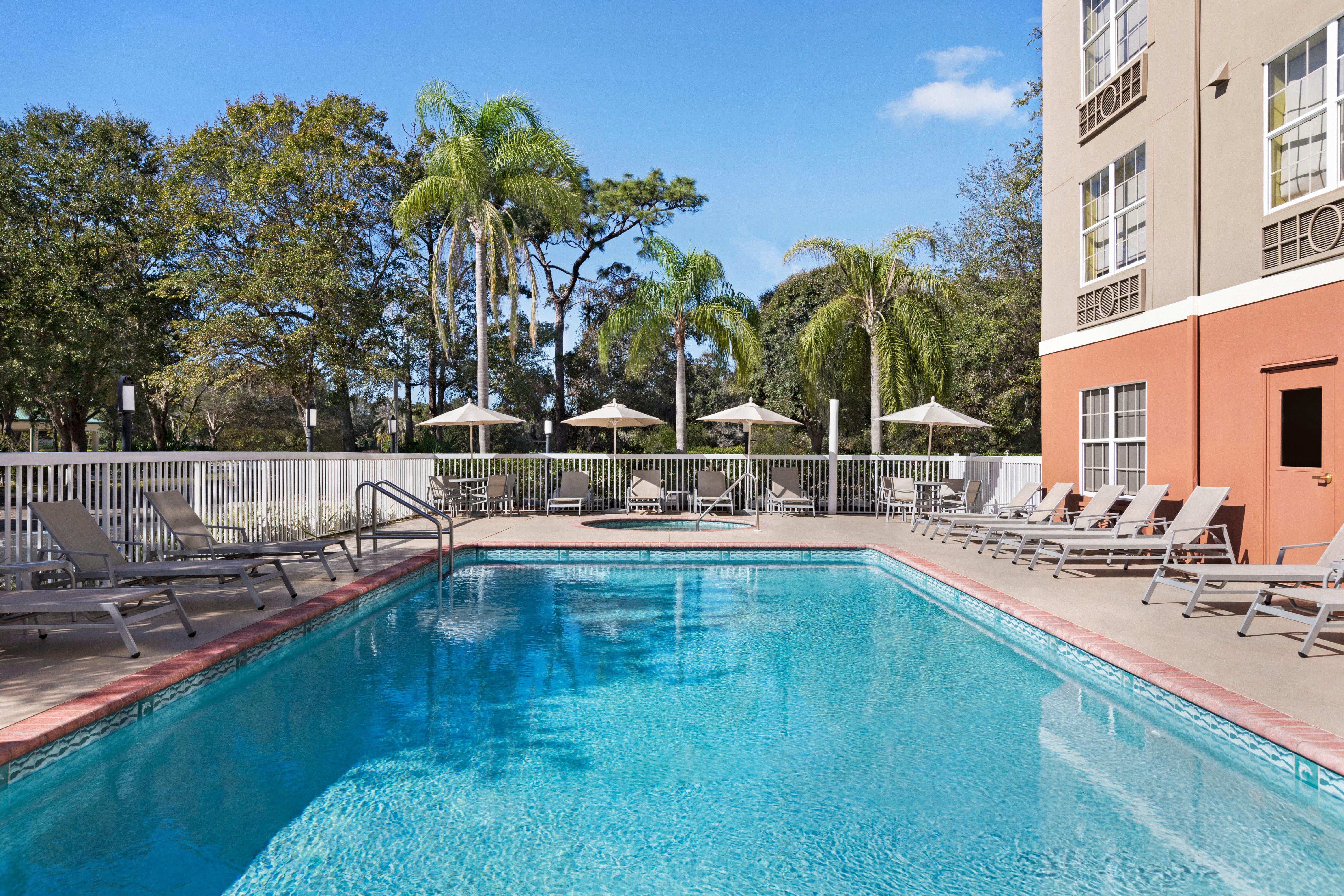 Holiday Inn Express & Suites Sarasota East By Ihg Exterior photo